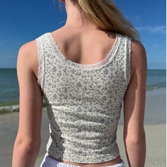 Brandy Melville Ronnie Floral Lace Tank - Picture 2 of 5
